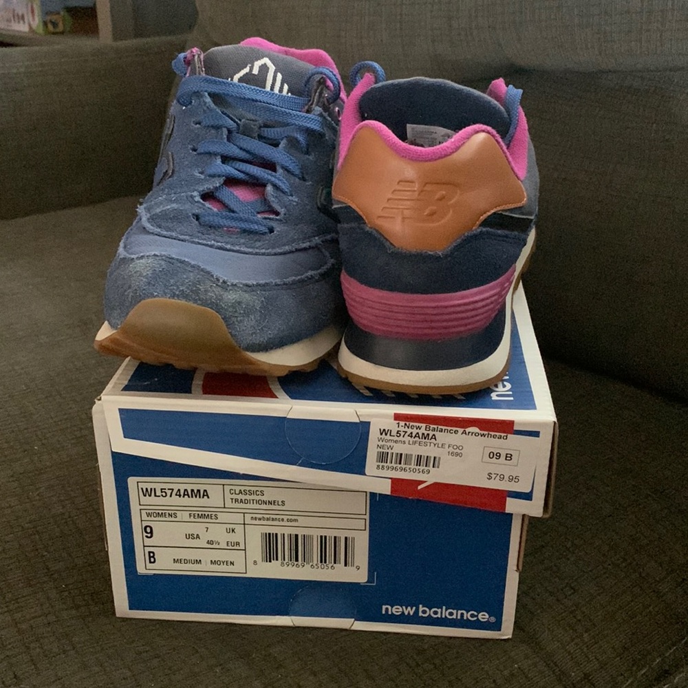 New Balance 574 Classic Sz 9 Womens Blue and Pink